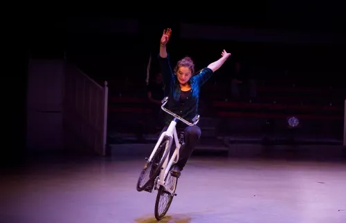 Anja Eberhart, équilibres sur cycle, 29e promotion du Centre national des arts du cirque (Cnac) de Châlons-en-Champagne