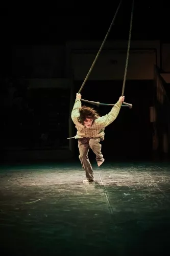 Alberto Diaz Gutierrez, trapèze fixe, 32e promotion du Centre national des arts du cirque/CNAC de Châlons-en-Champagne