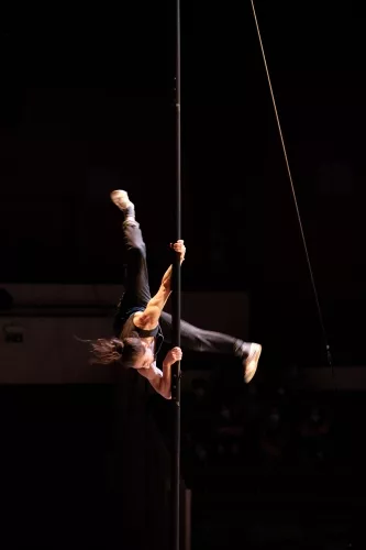 Andrea Cutri, mât chinois, 33e promotion du Centre national des arts du cirque / CNAC de Châlons-en-Champagne